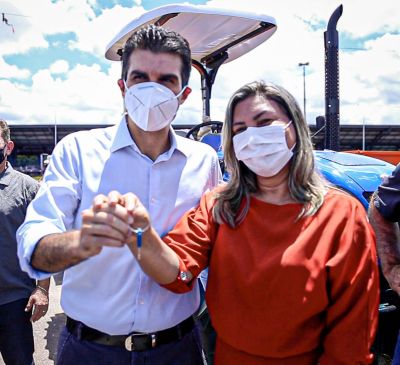 notícia:  Prefeitura de Benevides recebe equipamentos rurais do Governo do Estado 