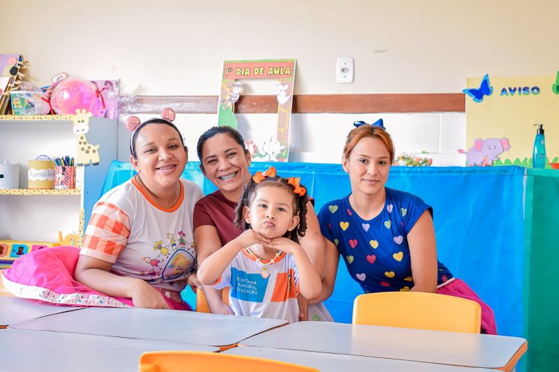 Volta as aulas. Secretário de educação. <div class='credito_fotos'>Foto: Karla Reis &nbsp;&nbsp;|&nbsp;&nbsp; <a href='/midias/2023/originais/7522_61e1ab11-a385-fe57-b1c9-738cc7c1f8a0.jpg' download><i class='fa-solid fa-download'></i> Download</a></div>