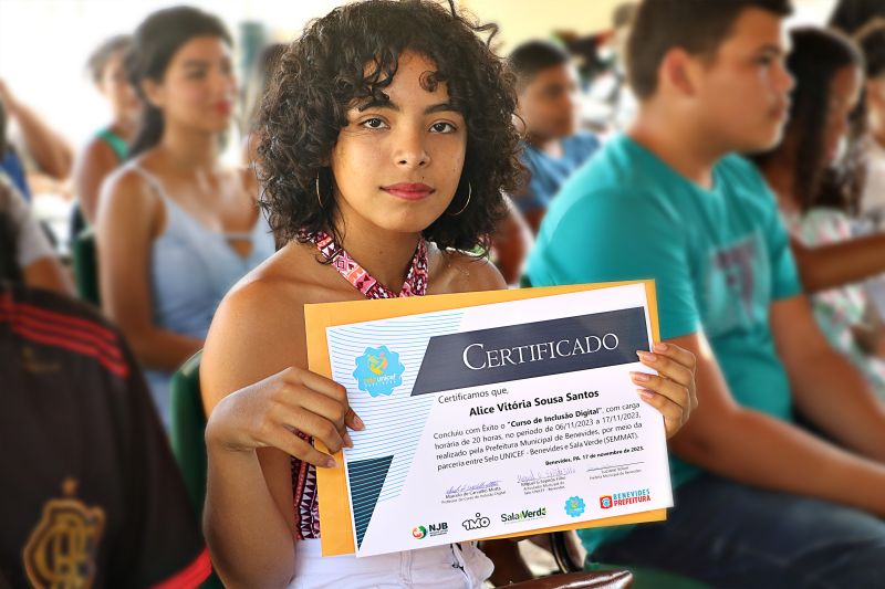 Certificado do Curso Inclusão Digital sennat <div class='credito_fotos'>Foto: Márcio Souza &nbsp;&nbsp;|&nbsp;&nbsp; <a href='/midias/2023/originais/7704_a3bdb5c9-c803-830d-6637-e533f7d417e2.jpg' download><i class='fa-solid fa-download'></i> Download</a></div>