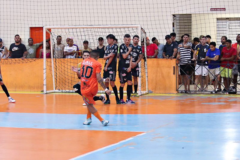 QUARTA DE FINAL FUTSAL <div class='credito_fotos'>Foto: Márcio Souza &nbsp;&nbsp;|&nbsp;&nbsp; <a href='/midias/2023/originais/7705_119461fc-21bf-5db7-697b-281bbf6f6401.jpg' download><i class='fa-solid fa-download'></i> Download</a></div>