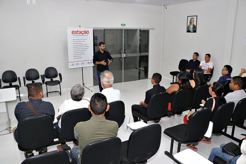 Entrega dos Certificados dos Cursos em Parceria com o SEBRAE <div class='credito_fotos'>Foto: Márcio Souza &nbsp;&nbsp;|&nbsp;&nbsp; <a href='/midias/2023/originais/7724_254ed260-b7f8-2b55-51b1-6af884bef846.jpg' download><i class='fa-solid fa-download'></i> Download</a></div>