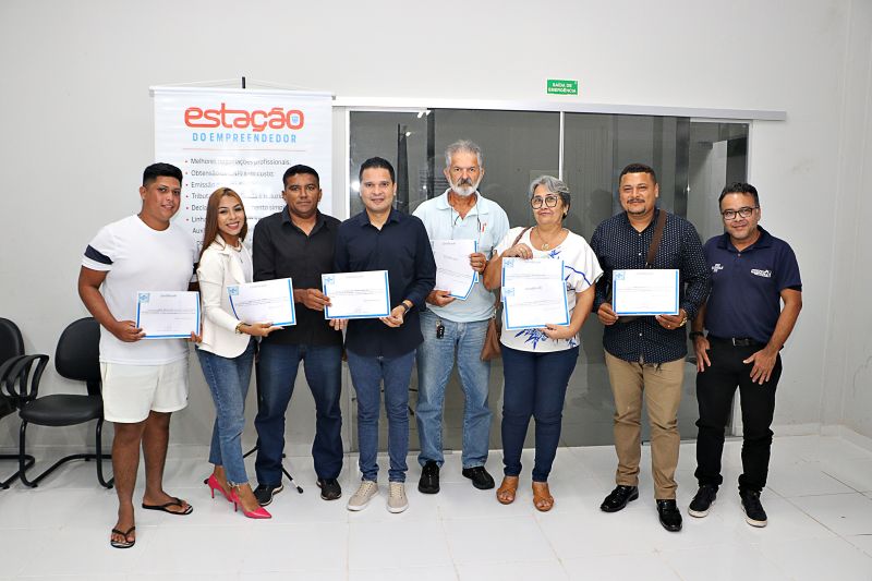 Entrega dos Certificados dos Cursos em Parceria com o SEBRAE <div class='credito_fotos'>Foto: Márcio Souza &nbsp;&nbsp;|&nbsp;&nbsp; <a href='/midias/2023/originais/7724_6cae391e-6f09-08d9-f7db-fe8bbecabbfa.jpg' download><i class='fa-solid fa-download'></i> Download</a></div>