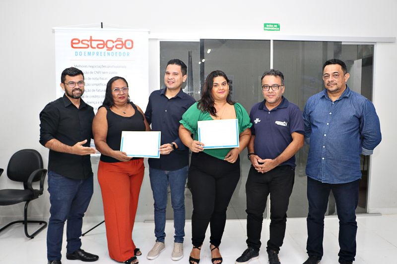 Entrega dos Certificados dos Cursos em Parceria com o SEBRAE <div class='credito_fotos'>Foto: Márcio Souza &nbsp;&nbsp;|&nbsp;&nbsp; <a href='/midias/2023/originais/7724_8fe462e4-ec6d-b582-e6cc-23b82cf26315.jpg' download><i class='fa-solid fa-download'></i> Download</a></div>