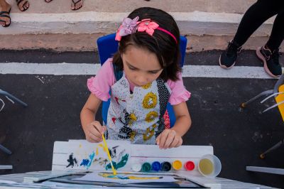 notícia: Bairro Maguari recebe novas ruas asfaltadas com iluminação LED e edição do projeto Rua da Gente