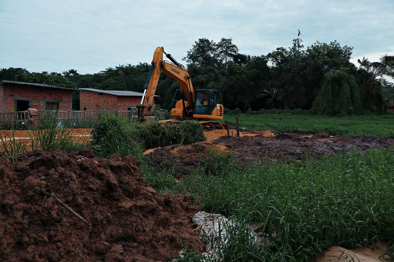 LIMPEZA PROFUNDA DO IGARAPÉ <div class='credito_fotos'>Foto: Márcio Souza &nbsp;&nbsp;|&nbsp;&nbsp; <a href='/midias/2024/originais/7756_4a39736b-a88f-055d-c234-c2bca89fc730.jpg' download><i class='fa-solid fa-download'></i> Download</a></div>