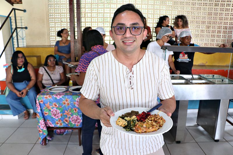Manipulação de alimentos ESCOLA FIORE ENTREGA DOS CERTIFICADOS <div class='credito_fotos'>Foto: Márcio Souza &nbsp;&nbsp;|&nbsp;&nbsp; <a href='/midias/2024/originais/7809_5bd134e5-d05a-2cb8-3039-60805e54d999.jpg' download><i class='fa-solid fa-download'></i> Download</a></div>