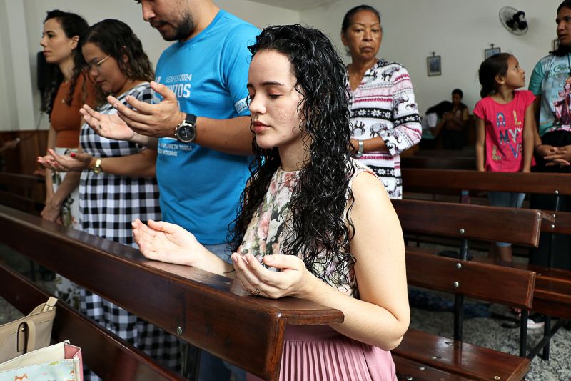 Visita de Relíquias da St Terezinha- Carmelo <div class='credito_fotos'>Foto: Márcio Souza &nbsp;&nbsp;|&nbsp;&nbsp; <a href='/midias/2024/originais/7850_3d2ecba4-0716-cc3d-869d-80e9ada38f80.jpg' download><i class='fa-solid fa-download'></i> Download</a></div>