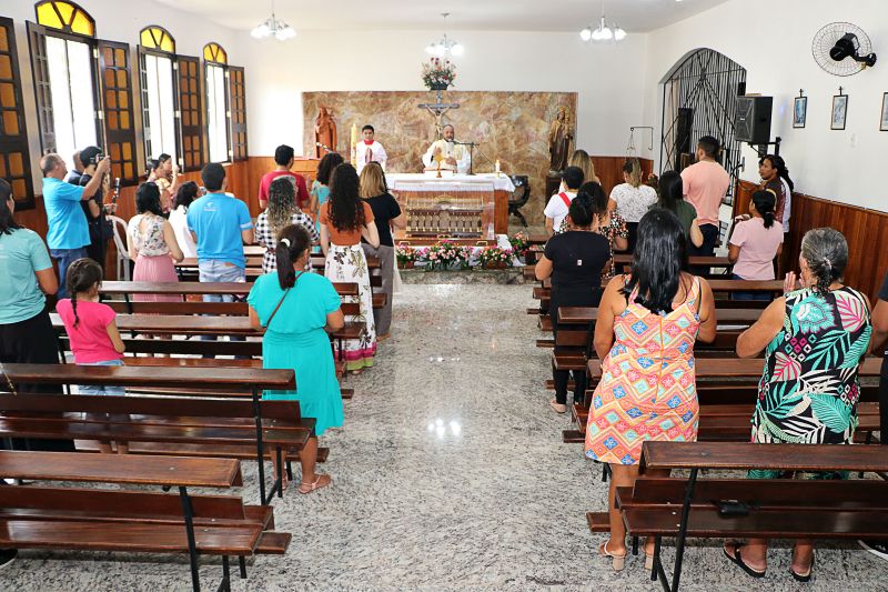 Visita de Relíquias da St Terezinha- Carmelo <div class='credito_fotos'>Foto: Márcio Souza &nbsp;&nbsp;|&nbsp;&nbsp; <a href='/midias/2024/originais/7850_68577803-7e88-fb59-aada-ac712eac6f2c.jpg' download><i class='fa-solid fa-download'></i> Download</a></div>