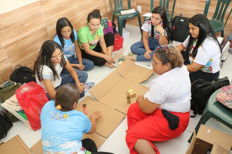 Formação dos Técnicos Educacionais Escola Bertílla <div class='credito_fotos'>Foto: Márcio Souza &nbsp;&nbsp;|&nbsp;&nbsp; <a href='/midias/2024/originais/7852_1e83817d-dd27-69f8-2306-b95126838bc7.jpg' download><i class='fa-solid fa-download'></i> Download</a></div>