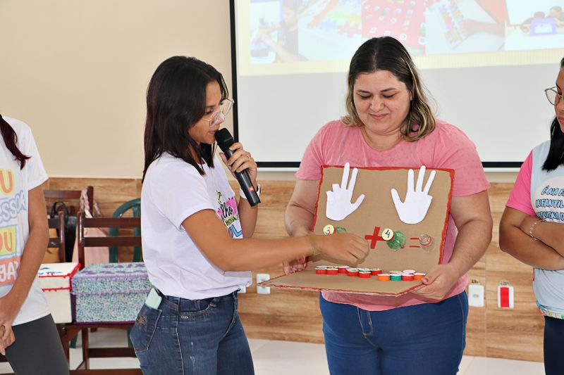 Formação dos Técnicos Educacionais Escola Bertílla <div class='credito_fotos'>Foto: Márcio Souza &nbsp;&nbsp;|&nbsp;&nbsp; <a href='/midias/2024/originais/7852_ba739138-dbbd-5c2e-75ee-3d11843e56d9.jpg' download><i class='fa-solid fa-download'></i> Download</a></div>