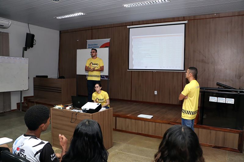 Maio Amarelo - CIC <div class='credito_fotos'>Foto: Márcio Souza &nbsp;&nbsp;|&nbsp;&nbsp; <a href='/midias/2024/originais/7929_f972fdf0-ea2f-e0fd-6d9b-973ce3d51711.jpg' download><i class='fa-solid fa-download'></i> Download</a></div>