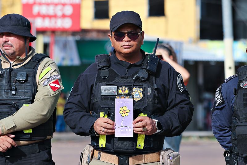Panfletagem no Centro comercial <div class='credito_fotos'>Foto: Márcio Souza &nbsp;&nbsp;|&nbsp;&nbsp; <a href='/midias/2024/originais/7938_03464c15-3896-3859-0acc-60ace58e928f.jpg' download><i class='fa-solid fa-download'></i> Download</a></div>