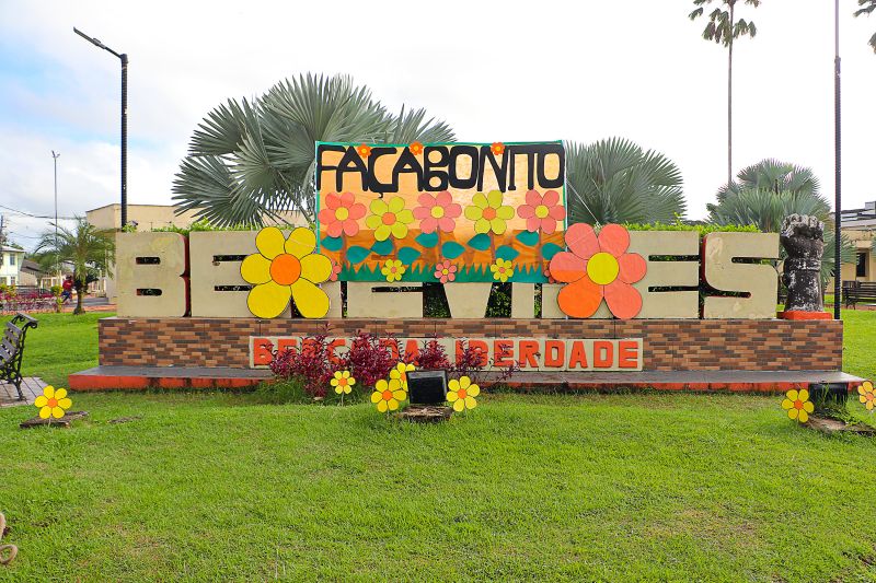 Panfletagem no Centro comercial <div class='credito_fotos'>Foto: Márcio Souza &nbsp;&nbsp;|&nbsp;&nbsp; <a href='/midias/2024/originais/7938_207713ca-a411-21e4-3f77-86c77de80791.jpg' download><i class='fa-solid fa-download'></i> Download</a></div>