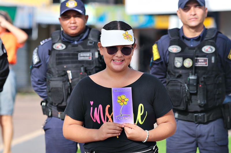 Panfletagem no Centro comercial <div class='credito_fotos'>Foto: Márcio Souza &nbsp;&nbsp;|&nbsp;&nbsp; <a href='/midias/2024/originais/7938_396c8e09-5245-4ff0-27cc-76c351cc5712.jpg' download><i class='fa-solid fa-download'></i> Download</a></div>