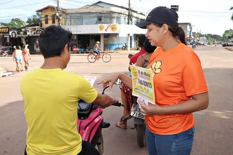 Panfletagem no Centro comercial <div class='credito_fotos'>Foto: Márcio Souza &nbsp;&nbsp;|&nbsp;&nbsp; <a href='/midias/2024/originais/7938_7b4a388d-1e0c-682c-a874-6760be5bc989.jpg' download><i class='fa-solid fa-download'></i> Download</a></div>