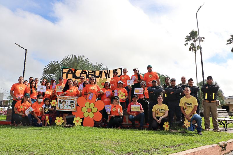 Panfletagem no Centro comercial <div class='credito_fotos'>Foto: Márcio Souza &nbsp;&nbsp;|&nbsp;&nbsp; <a href='/midias/2024/originais/7938_be16ce40-4302-ac5c-2ba6-04133605d496.jpg' download><i class='fa-solid fa-download'></i> Download</a></div>