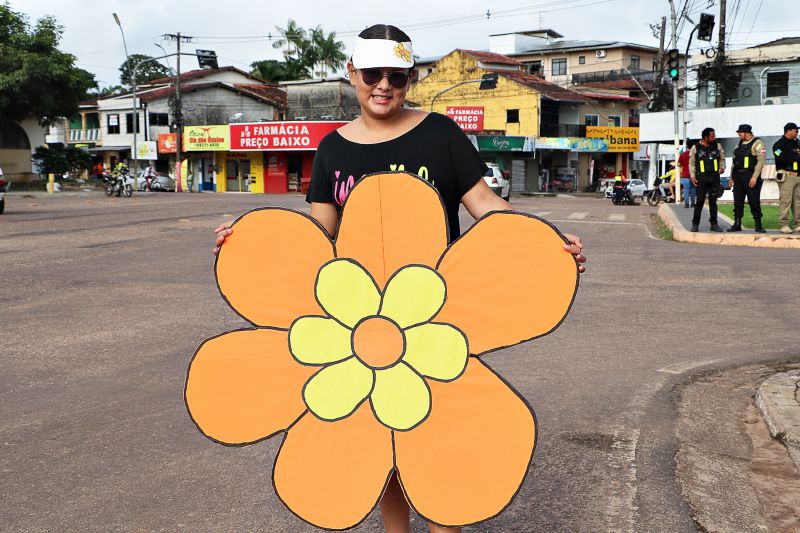 Panfletagem no Centro comercial <div class='credito_fotos'>Foto: Márcio Souza &nbsp;&nbsp;|&nbsp;&nbsp; <a href='/midias/2024/originais/7938_fd64a47e-ccba-9c1f-a559-4fbd50b4384f.jpg' download><i class='fa-solid fa-download'></i> Download</a></div>