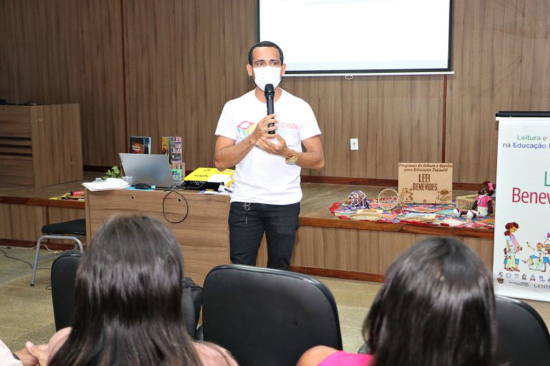 Formação do Programa de Leitura e Escrita da Educação LEEI <div class='credito_fotos'>Foto: Márcio Souza &nbsp;&nbsp;|&nbsp;&nbsp; <a href='/midias/2024/originais/7970_00f94f66-d5c1-9cea-5119-3225c0f5d2d5.jpg' download><i class='fa-solid fa-download'></i> Download</a></div>