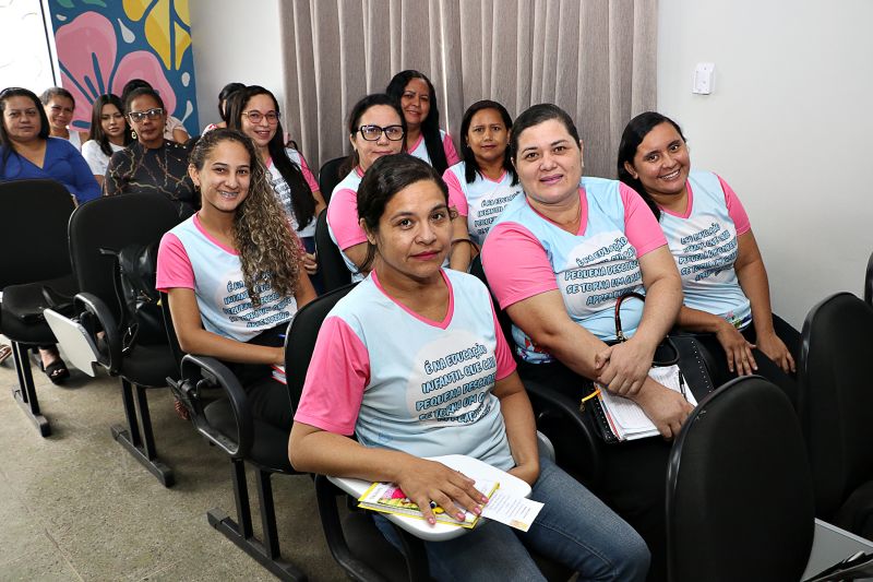 Formação do Programa de Leitura e Escrita da Educação LEEI <div class='credito_fotos'>Foto: Márcio Souza &nbsp;&nbsp;|&nbsp;&nbsp; <a href='/midias/2024/originais/7970_08993b9e-0dfe-04c8-6065-b375af238aed.jpg' download><i class='fa-solid fa-download'></i> Download</a></div>