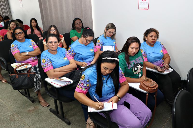 Formação do Programa de Leitura e Escrita da Educação LEEI <div class='credito_fotos'>Foto: Márcio Souza &nbsp;&nbsp;|&nbsp;&nbsp; <a href='/midias/2024/originais/7970_6ea7a014-035b-cd26-d998-befe446f97ac.jpg' download><i class='fa-solid fa-download'></i> Download</a></div>