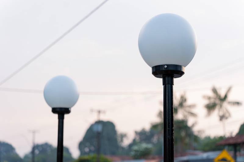 A praça conta com iluminação de led para maior eficiência energética