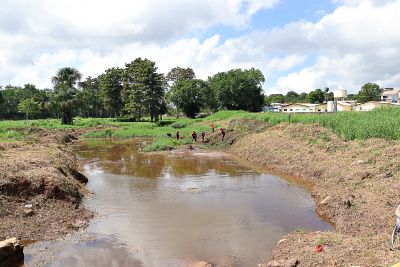 galeria: LIMPEZA DO IGARAPÉ QUEBRA GALHO