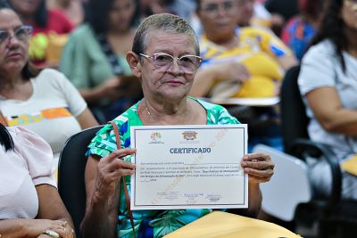 notícia: Profissionais de manipulação de alimentos e auxiliares da rede escolar de Benevides participam de I formação de 2024