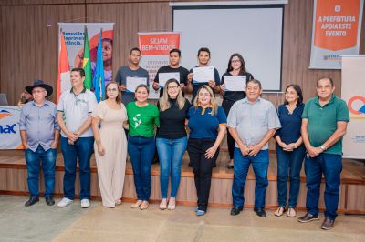 notícia: Prefeitura certifica mais de 100 alunos pelo programa Qualifica Benevides