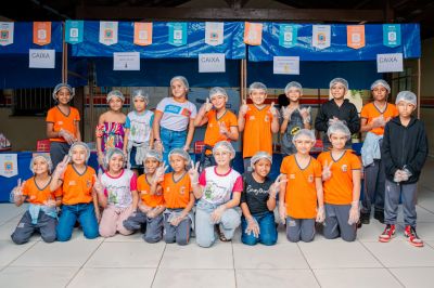 notícia: Estudantes da rede municipal de Benevides comemoram Dia da Escola e Dia do Consumidor aprendendo noções de economia 