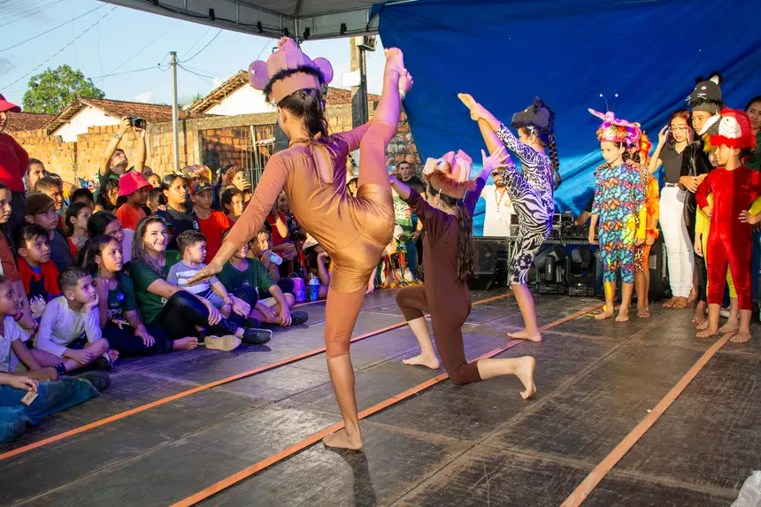 A culminância na Praça da Cohab teve show regional e muita festa, celebrando o protagonismo infantil 