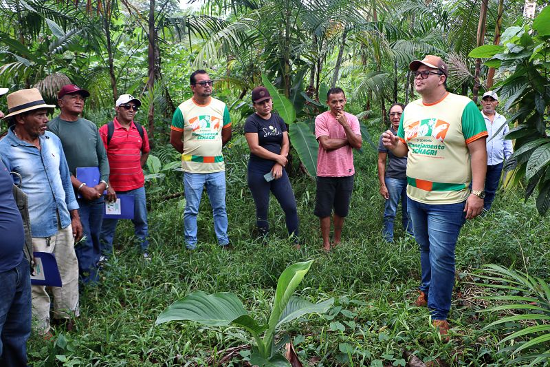 ENCERRAMENTO DO SEMINÁRIO DE PLANEJAMENTO SEMAGRI - VISITA A PROPRIEDADE SO SR LUIZ <div class='credito_fotos'>Foto: Márcio Souza &nbsp;&nbsp;|&nbsp;&nbsp; <a href='/midias/2025/originais/8050_701b866e-130a-75c5-cb7f-416014a9ef0c.jpg' download><i class='fa-solid fa-download'></i> Download</a></div>