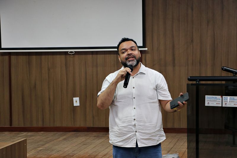 Encontro dos gestores com mobilizadores do Benevides Recicla. <div class='credito_fotos'>Foto: Márcio Souza &nbsp;&nbsp;|&nbsp;&nbsp; <a href='/midias/2025/originais/8064_033b4572-207b-9763-6e59-9f0c33dcd08f.jpg' download><i class='fa-solid fa-download'></i> Download</a></div>