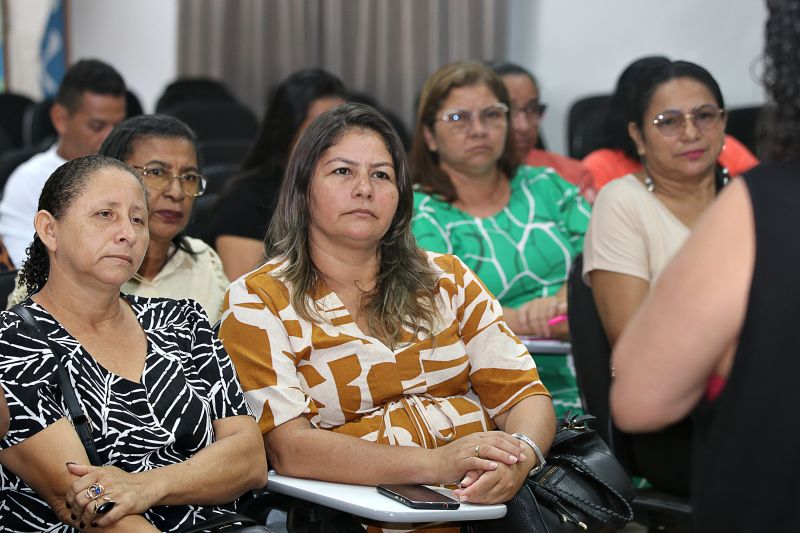 Encontro dos gestores com mobilizadores do Benevides Recicla. <div class='credito_fotos'>Foto: Márcio Souza &nbsp;&nbsp;|&nbsp;&nbsp; <a href='/midias/2025/originais/8064_0d8477d2-9d7d-9cdc-5f3d-385e849575f0.jpg' download><i class='fa-solid fa-download'></i> Download</a></div>