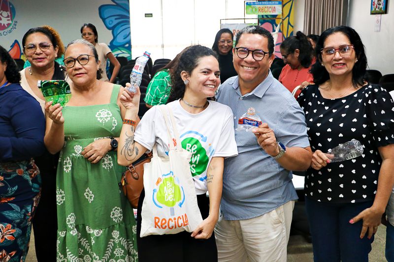 Encontro dos gestores com mobilizadores do Benevides Recicla. <div class='credito_fotos'>Foto: Márcio Souza &nbsp;&nbsp;|&nbsp;&nbsp; <a href='/midias/2025/originais/8064_0fdaef23-632e-f18e-e2e4-07e8ee6cb495.jpg' download><i class='fa-solid fa-download'></i> Download</a></div>