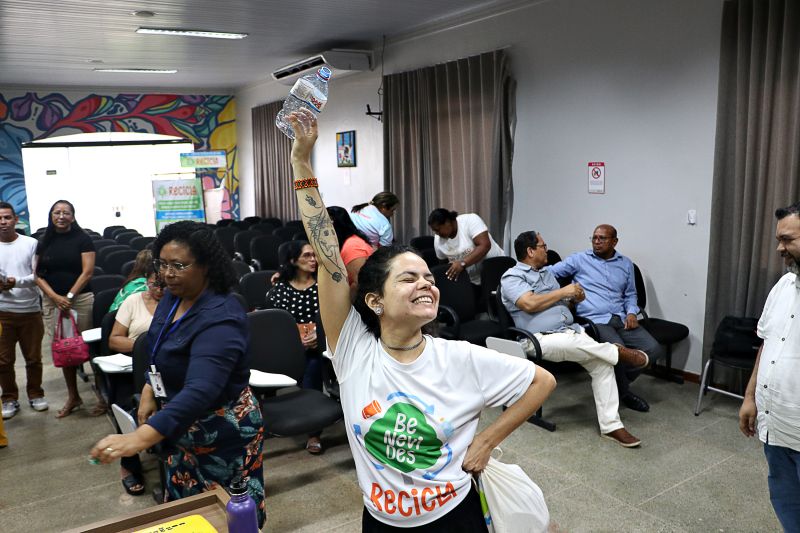 Encontro dos gestores com mobilizadores do Benevides Recicla. <div class='credito_fotos'>Foto: Márcio Souza &nbsp;&nbsp;|&nbsp;&nbsp; <a href='/midias/2025/originais/8064_1a9136fb-462f-251e-64a2-7aaf999ed2ad.jpg' download><i class='fa-solid fa-download'></i> Download</a></div>