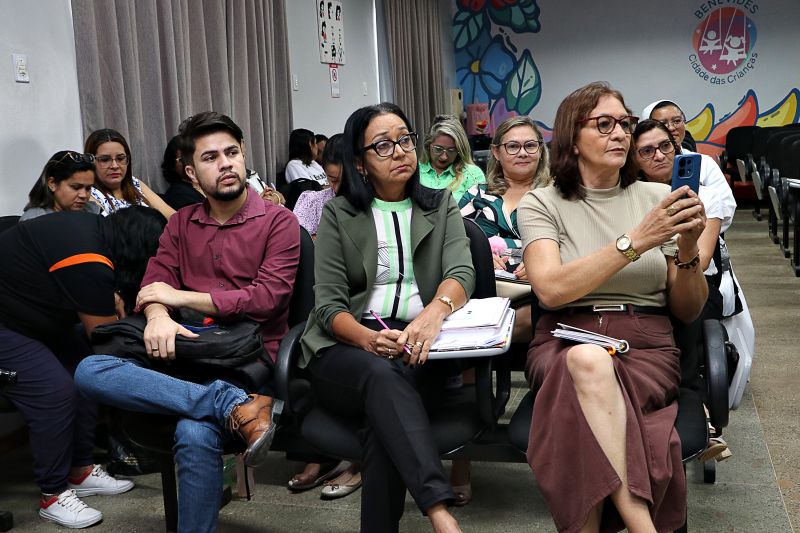 Encontro dos gestores com mobilizadores do Benevides Recicla. <div class='credito_fotos'>Foto: Márcio Souza &nbsp;&nbsp;|&nbsp;&nbsp; <a href='/midias/2025/originais/8064_922bd4b8-922f-97eb-fc17-c86609a86f00.jpg' download><i class='fa-solid fa-download'></i> Download</a></div>