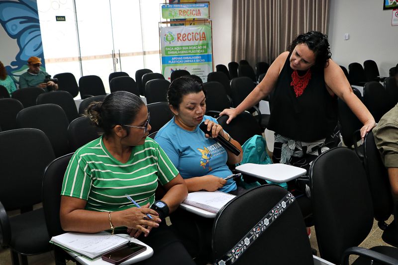 Encontro dos gestores com mobilizadores do Benevides Recicla. <div class='credito_fotos'>Foto: Márcio Souza &nbsp;&nbsp;|&nbsp;&nbsp; <a href='/midias/2025/originais/8064_f4890bd5-2043-c11b-da76-689151574c12.jpg' download><i class='fa-solid fa-download'></i> Download</a></div>