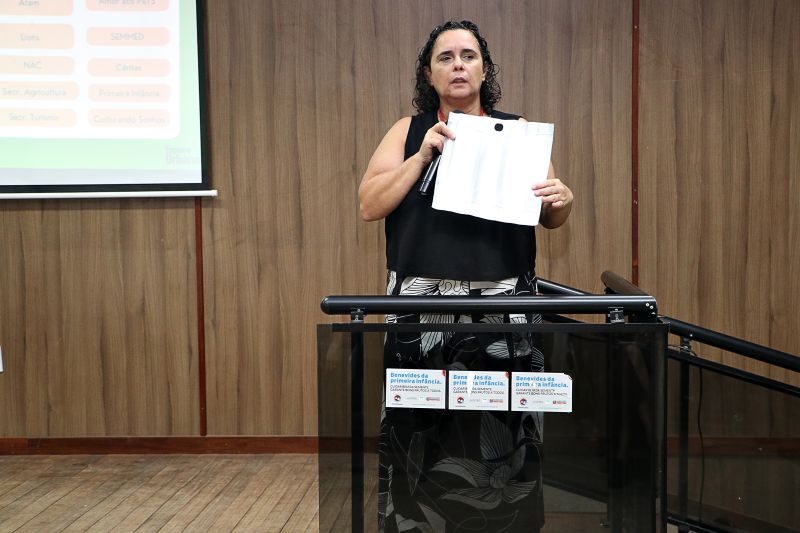 Encontro dos gestores com mobilizadores do Benevides Recicla. <div class='credito_fotos'>Foto: Márcio Souza &nbsp;&nbsp;|&nbsp;&nbsp; <a href='/midias/2025/originais/8064_fd4f76c3-d5e9-0acc-d343-ce18a083f7a7.jpg' download><i class='fa-solid fa-download'></i> Download</a></div>