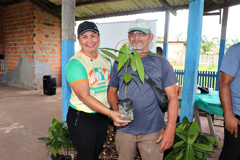 Oficina de Mandiocultura SEMAT <div class='credito_fotos'>Foto: Márcio Souza &nbsp;&nbsp;|&nbsp;&nbsp; <a href='/midias/2025/originais/8096_b8c36407-4158-49f8-3dde-a3167eec58f9.jpg' download><i class='fa-solid fa-download'></i> Download</a></div>