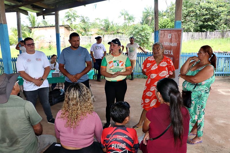 Oficina de Mandiocultura SEMAT <div class='credito_fotos'>Foto: Márcio Souza &nbsp;&nbsp;|&nbsp;&nbsp; <a href='/midias/2025/originais/8096_f69d6077-0d11-d607-5bd2-e187b9f2203c.jpg' download><i class='fa-solid fa-download'></i> Download</a></div>