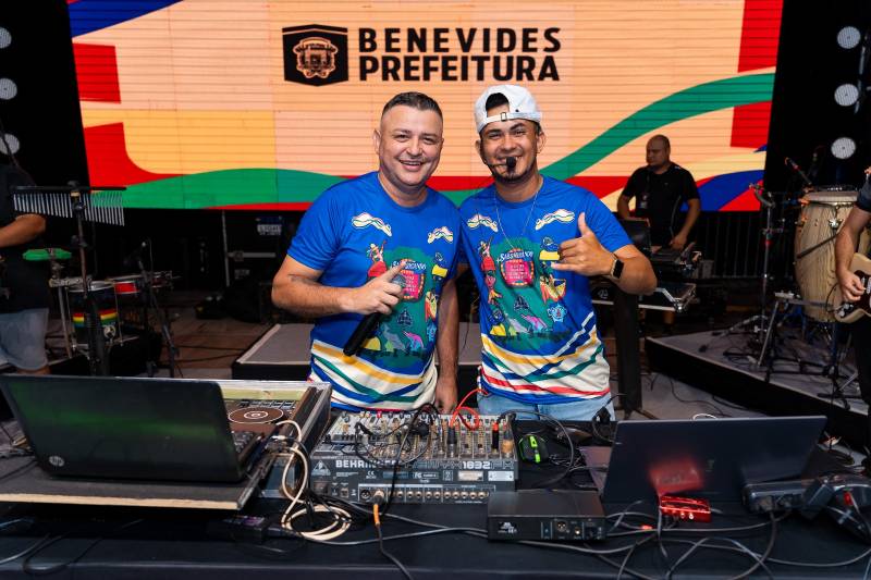 Sassaricando 2025 estreia com sucesso e lota arena cultural