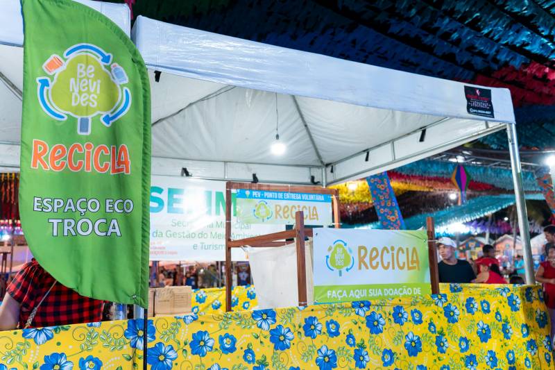 Sassaricando 2025 estreia com sucesso e lota arena cultural