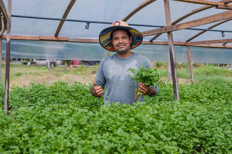 O agricultor reforça que a união com outros produtores fortalece a comunidade e serve de exemplo para o trabalho na região.