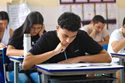 notícia: Mais de mil estudantes participam do processo seletivo do Aprova Benevides 
