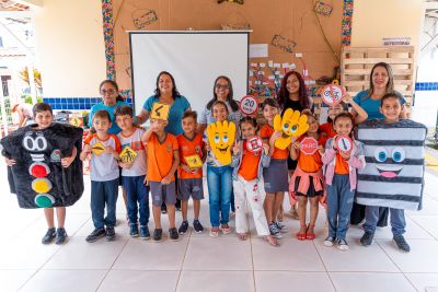 notícia: Crianças aprendem sobre segurança no trânsito