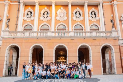notícia: Projeto "Sala-Palco" leva jovens de Benevides para vivenciar a magia do Circuito Norte de Dança no Theatro da Paz.