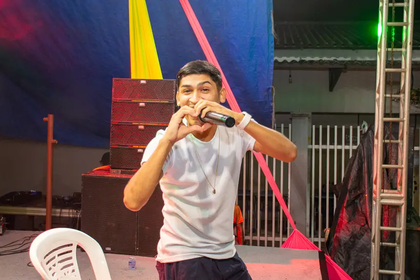 Alex de Moraes colocou todo mundo para cantar e dançar