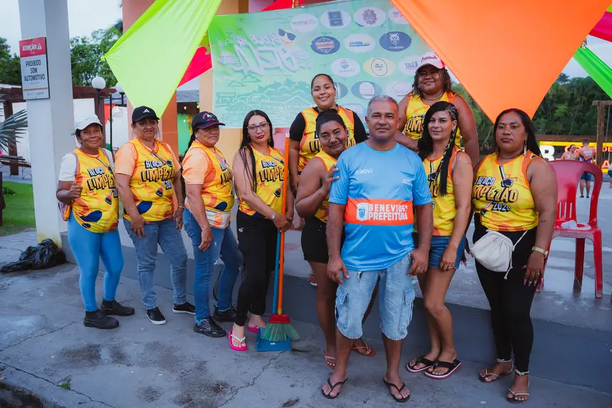 O "Bloco do Limpezão" foi o primeiro a chegar para garantir o brilho da festa na Orla.