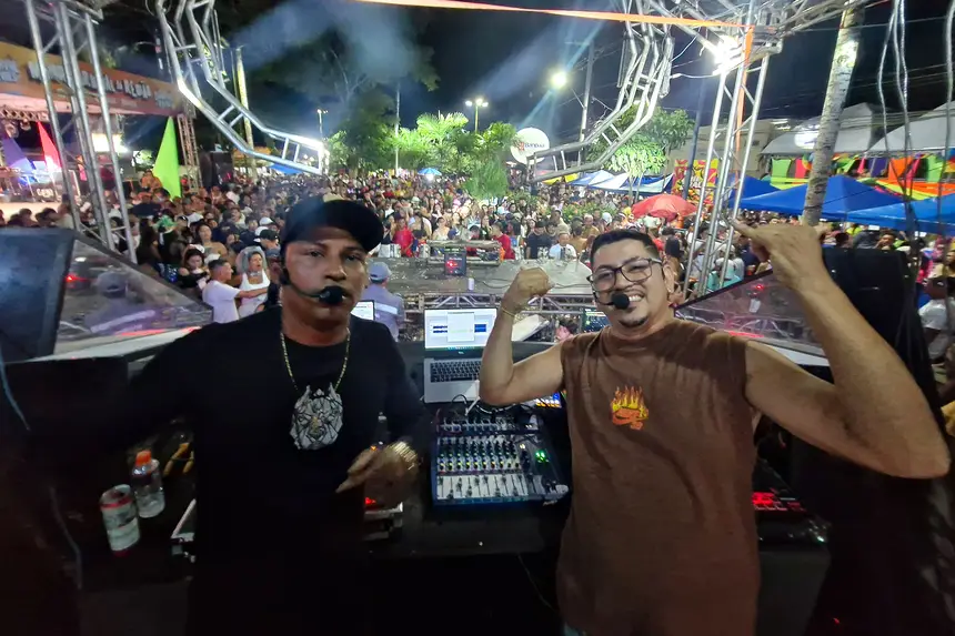 A equipe da Playsom abriu a programação com potência e ritmo, dando o tom da festa no distrito do Murinin