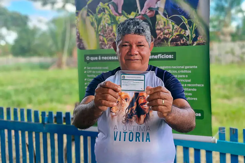 ENTREGA DE CADASTRO DE AGRICULTURA FAMILIAR NELSON MANDELA <div class='credito_fotos'>Foto: Márcio Souza &nbsp;&nbsp;|&nbsp;&nbsp; <a href='/midias/2026/originais/20260630124522-GF00009459-F00118985.webp' download><i class='fa-solid fa-download'></i> Download</a></div>